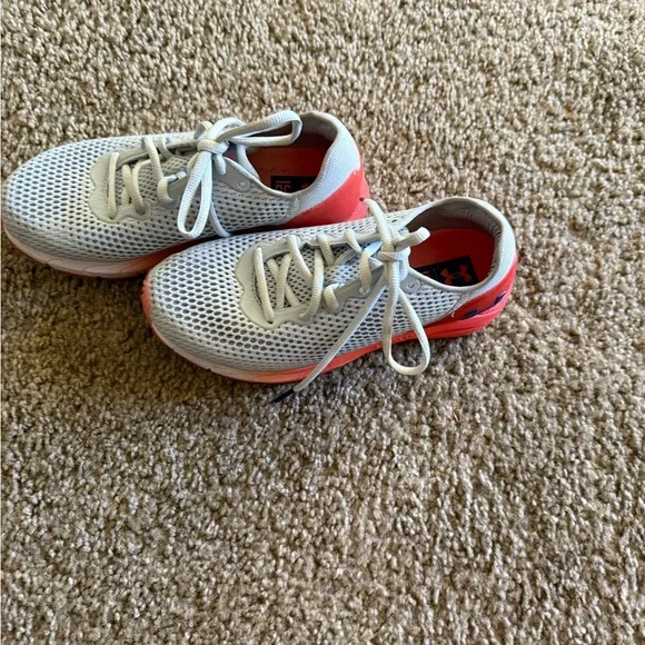 Under Armour Kids Sneakers in White and Red - Picture 7 of 8